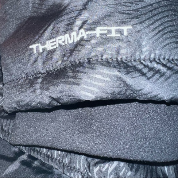 Nike Therma-Fit sz L black print NWT short zip up zip pocket hooded puffer coat - Picture 11 of 16